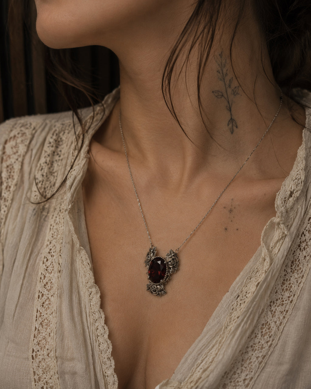 Crimson Bloom Kolye