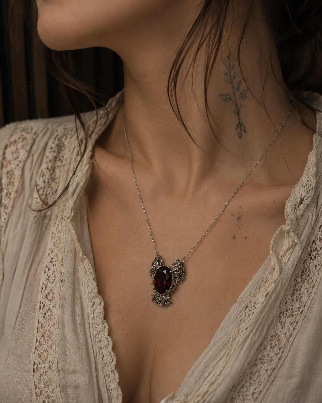 Crimson Bloom Kolye